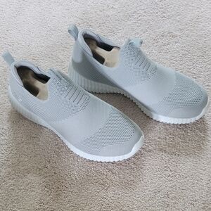 Skechers Men's 9.5 NEW In Box Gray